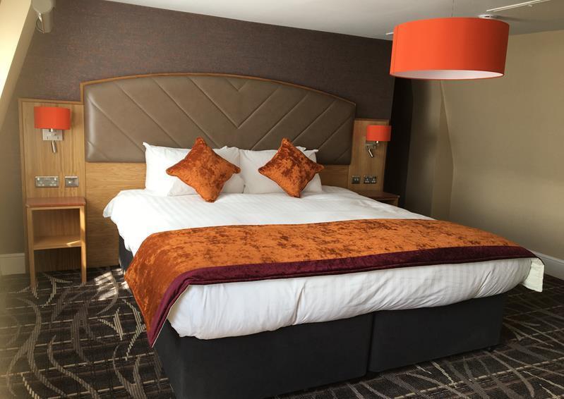 The Crown Hotel Wetherspoon Біґґлсуейд Екстер'єр фото