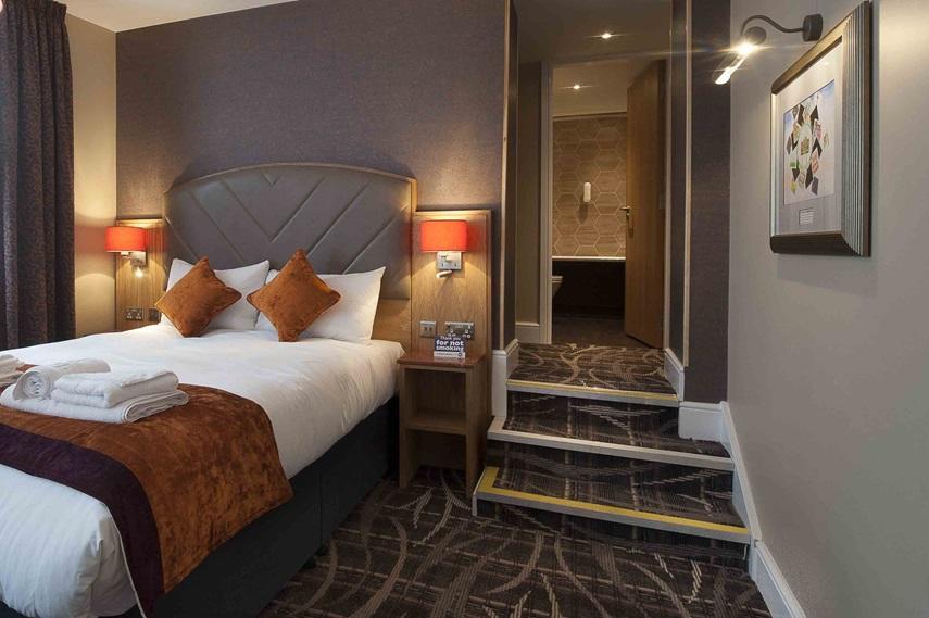 The Crown Hotel Wetherspoon Біґґлсуейд Екстер'єр фото
