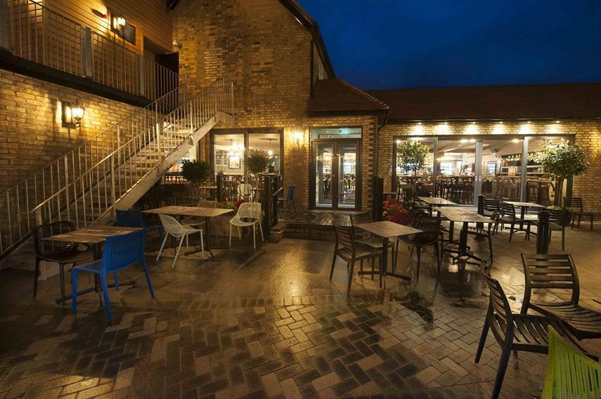 The Crown Hotel Wetherspoon Біґґлсуейд Екстер'єр фото