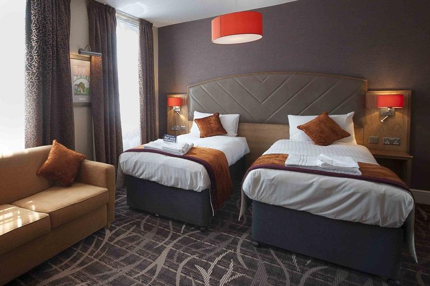 The Crown Hotel Wetherspoon Біґґлсуейд Екстер'єр фото