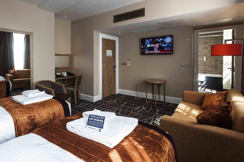 The Crown Hotel Wetherspoon Біґґлсуейд Екстер'єр фото