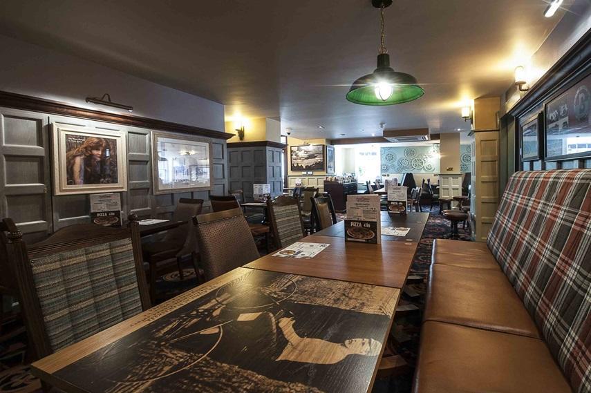 The Crown Hotel Wetherspoon Біґґлсуейд Екстер'єр фото
