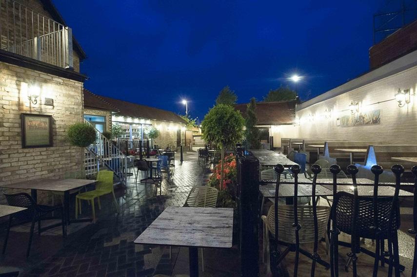 The Crown Hotel Wetherspoon Біґґлсуейд Екстер'єр фото