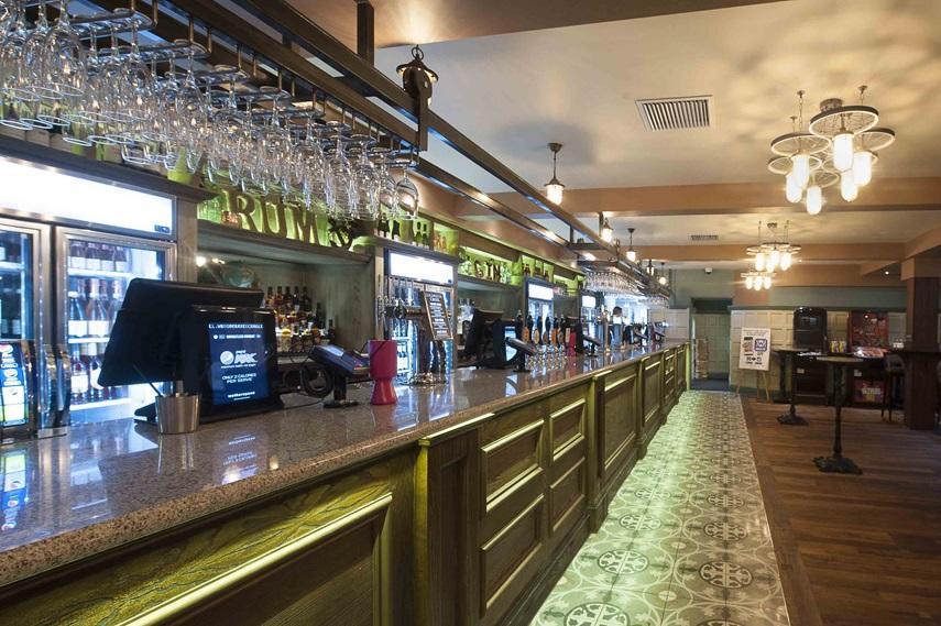 The Crown Hotel Wetherspoon Біґґлсуейд Екстер'єр фото